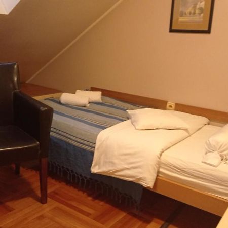 Car Royal Apartments And Rooms Novi Sad Exterior foto