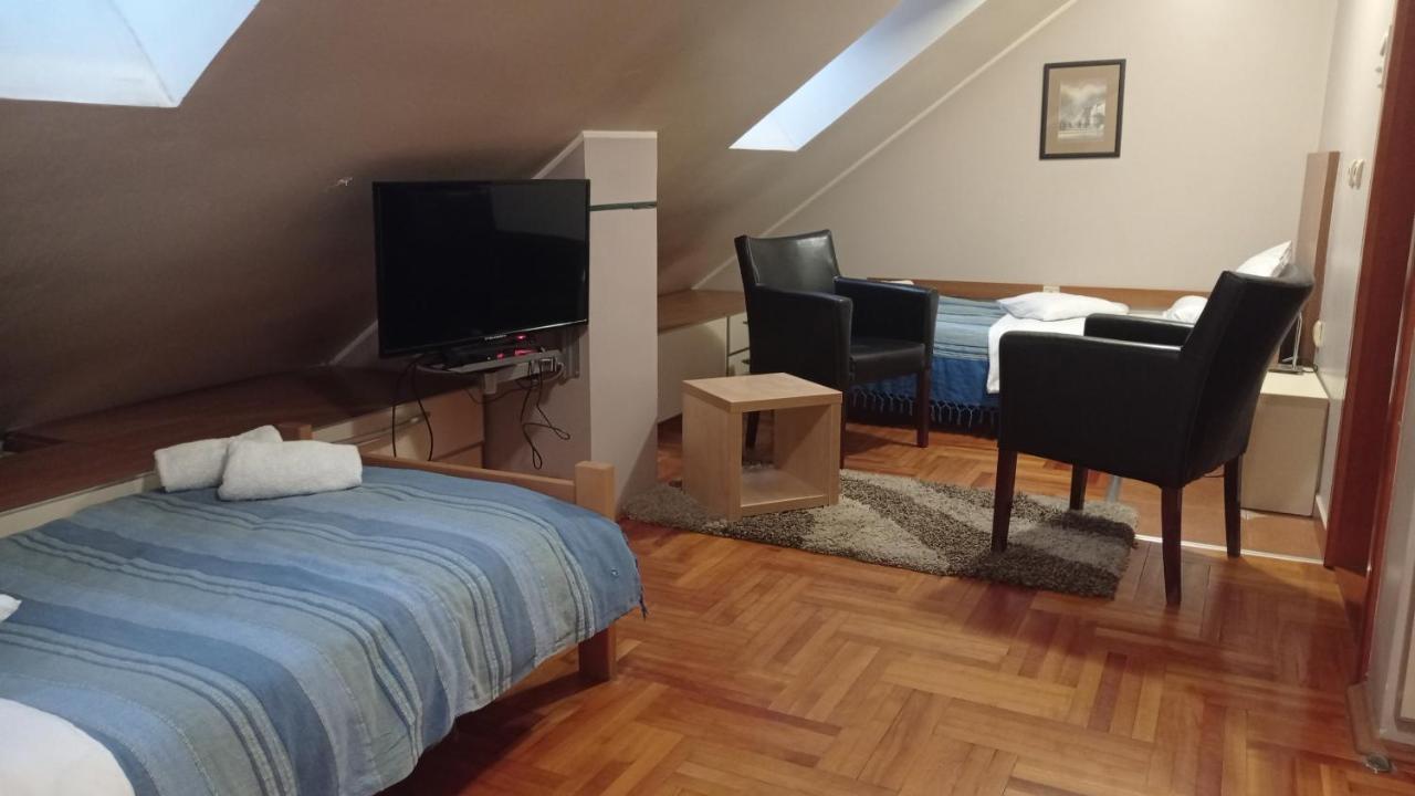 Car Royal Apartments And Rooms Novi Sad Exterior foto