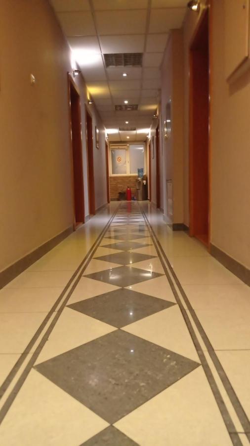 Car Royal Apartments And Rooms Novi Sad Exterior foto