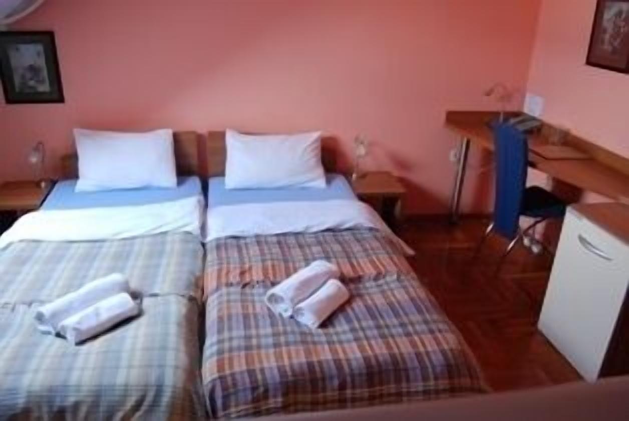 Car Royal Apartments And Rooms Novi Sad Exterior foto