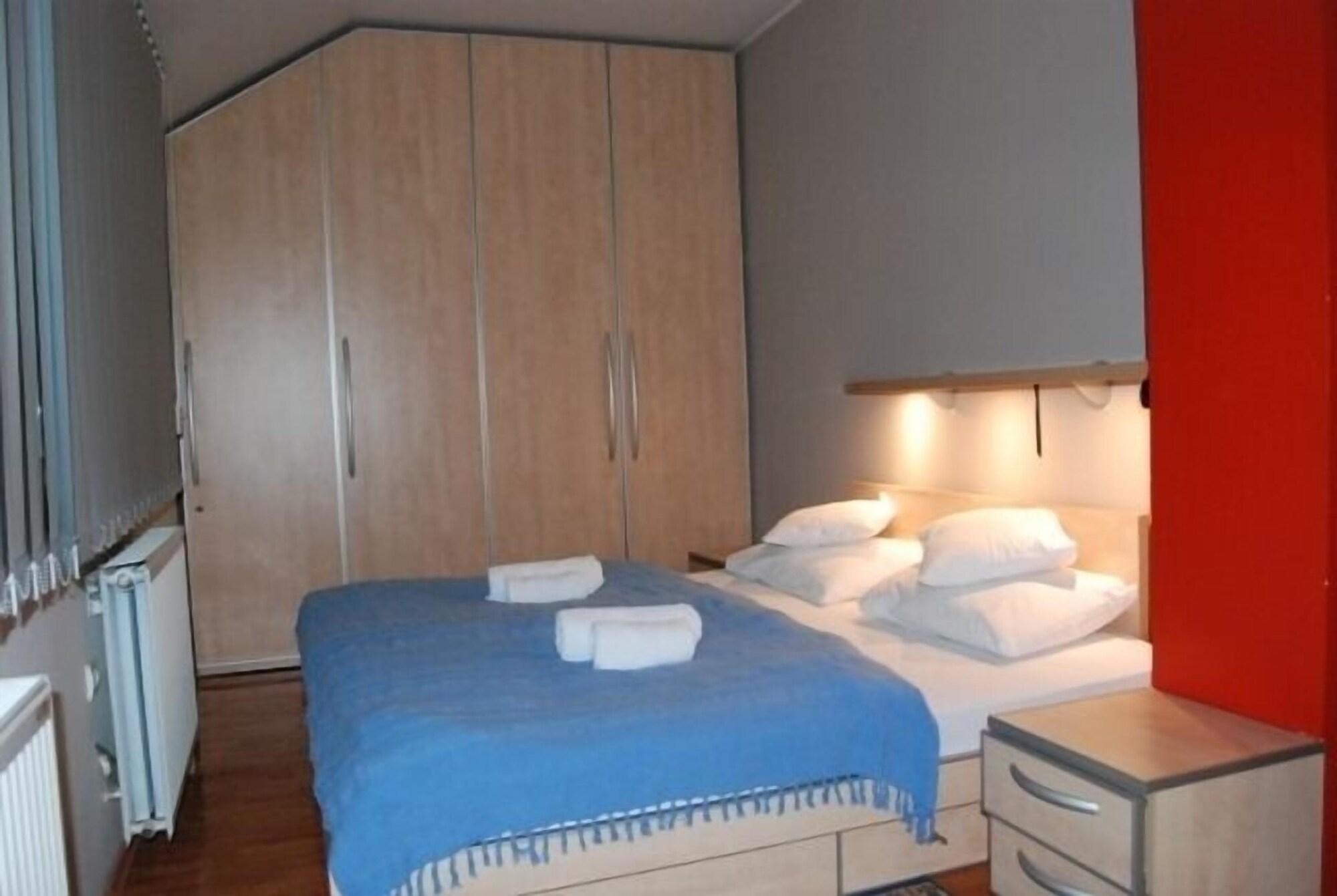 Car Royal Apartments And Rooms Novi Sad Habitación foto