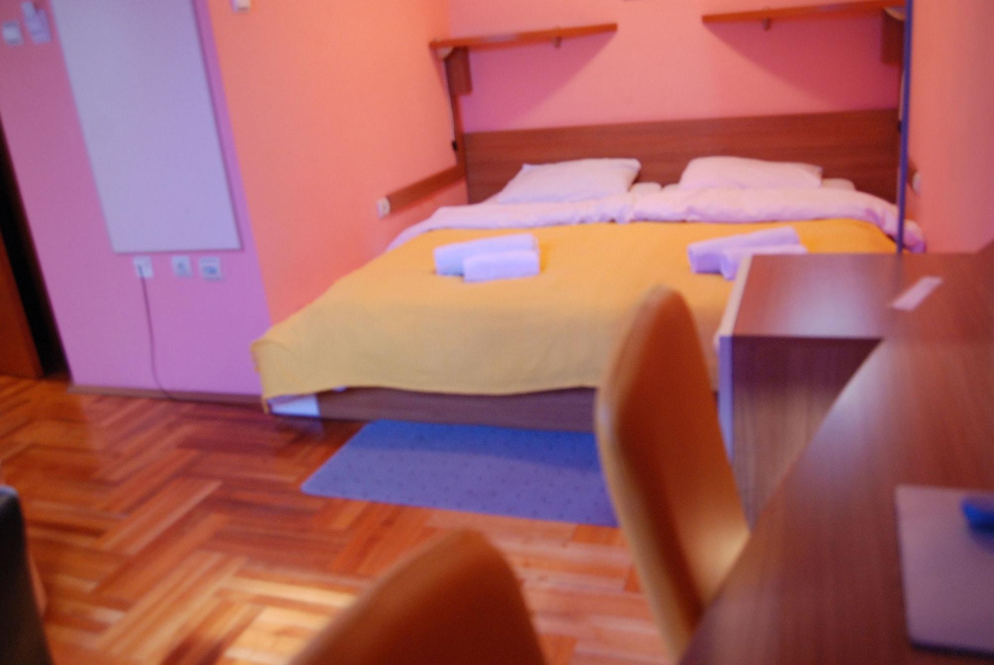 Car Royal Apartments And Rooms Novi Sad Exterior foto